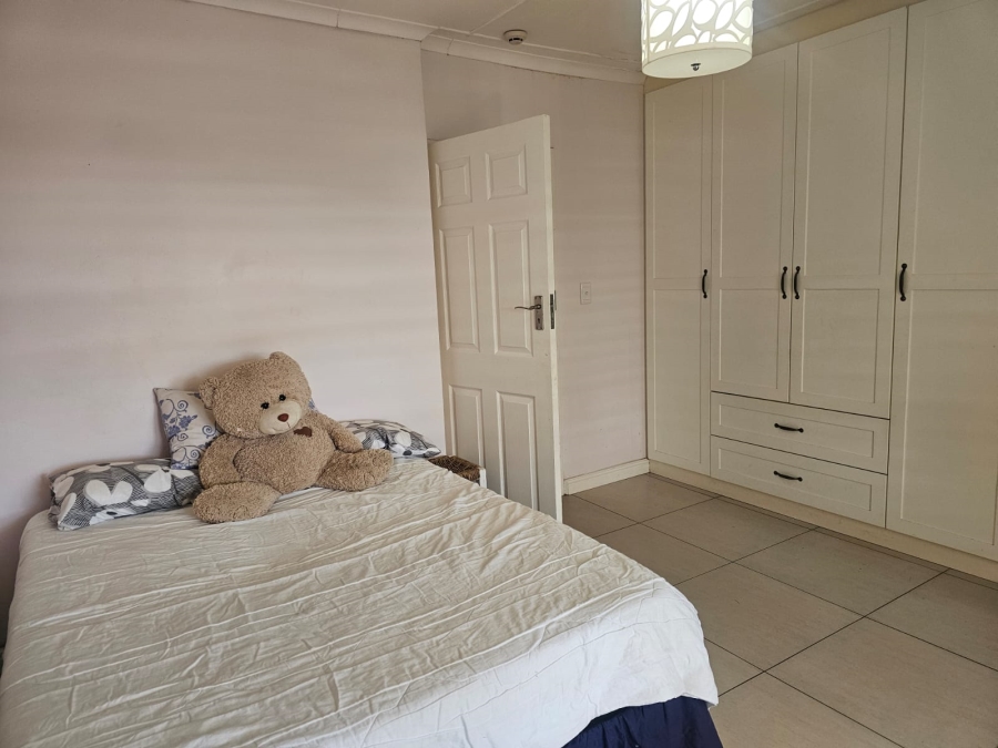 5 Bedroom Property for Sale in Gonubie North Eastern Cape